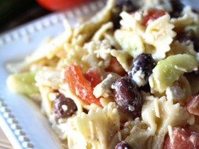 Greek Pasta Salad! This salad is SO easy to throw together and can be served warm or cold! A light delicious and healthy meal!