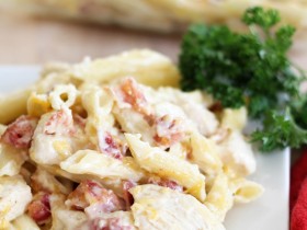 Chicken Bacon Ranch Pasta! Super easy to make and ridiculously delicious! #pasta #chicken