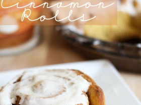 Pumpkin Cinnamon Rolls with Cream Cheese Frosting! These are ooey-gooey DELICIOUS! #pumpkin #recipe #dessert