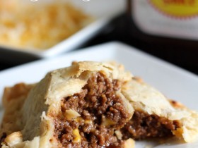 BBQ Beef Pie Pockets!... a man-pleasing meal that your whole family will love! Whips up in a matter of minutes! #beef #dinner #recipe