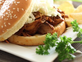 Slow Cooker BBQ Pulled Pork... An easy and delicious meal that throws together quickly! #slowcooker #recipe