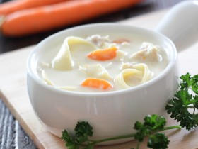 Creamy Chicken Noodle Soup!... This soup is absolutely delicious! A definite "must try!" #recipe #soup