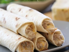 Baked Creamy Green Chile Beef Taquitos from chef-in-training.com ...Tastes like a million bucks but requires hardly any effort to make! Totally my kind of meal!