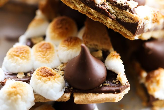 HERSHEY’S KISSES S’more Bark