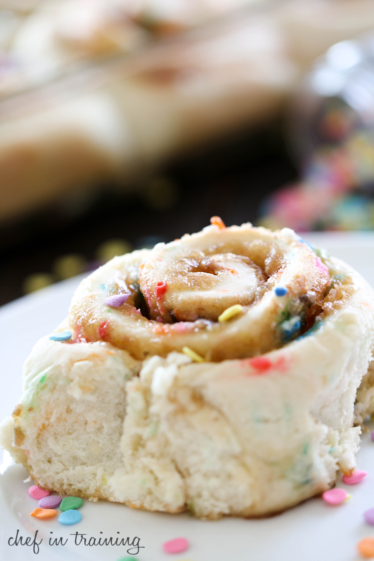 Cake Batter Cinnamon Rolls {Made with a Cake Mix!} on chef-in-training.com ...These could be the easiest and most delicious cinnamon rolls ever! #recipe #dessert
