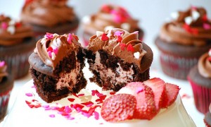 20+ Delicious and Cute Valentines Treat Ideas on www.chef-in-training.com ... This is a must see list! #recipe #dessert
