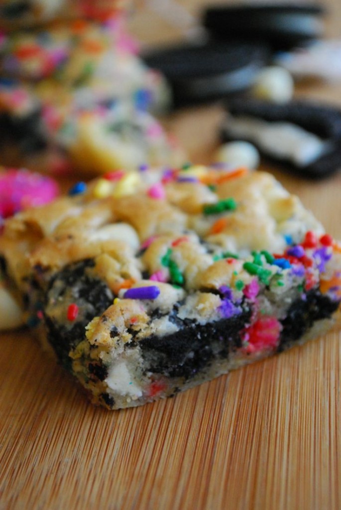 Cookies ‘N Cream Cake Batter Bars