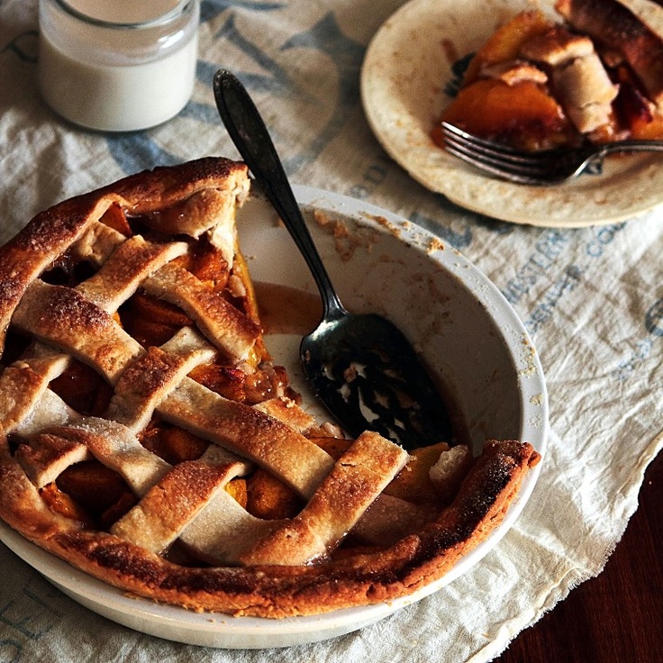 Vanilla Bean Cardamom Peach Pie