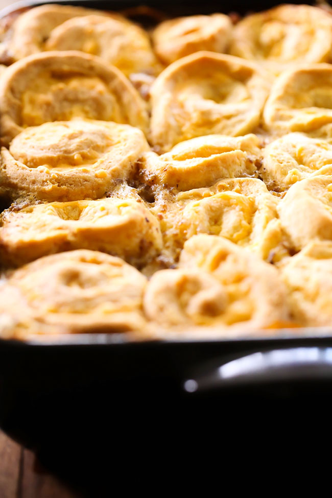 Biscuits and Gravy Casserole... oh. my. gosh! This is one of the best recipes out there! Entire family approved!