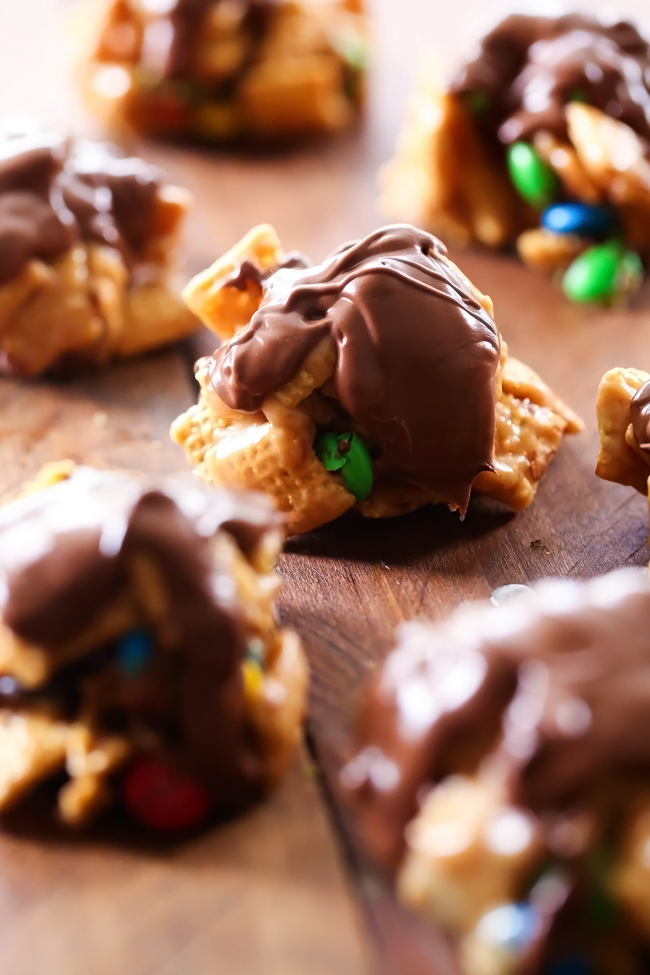 M&M Scotcharoo Cookies... These cookies are super simple to make and packed with delicious flavor! They are super addictive and will have everyone asking for the recipe!