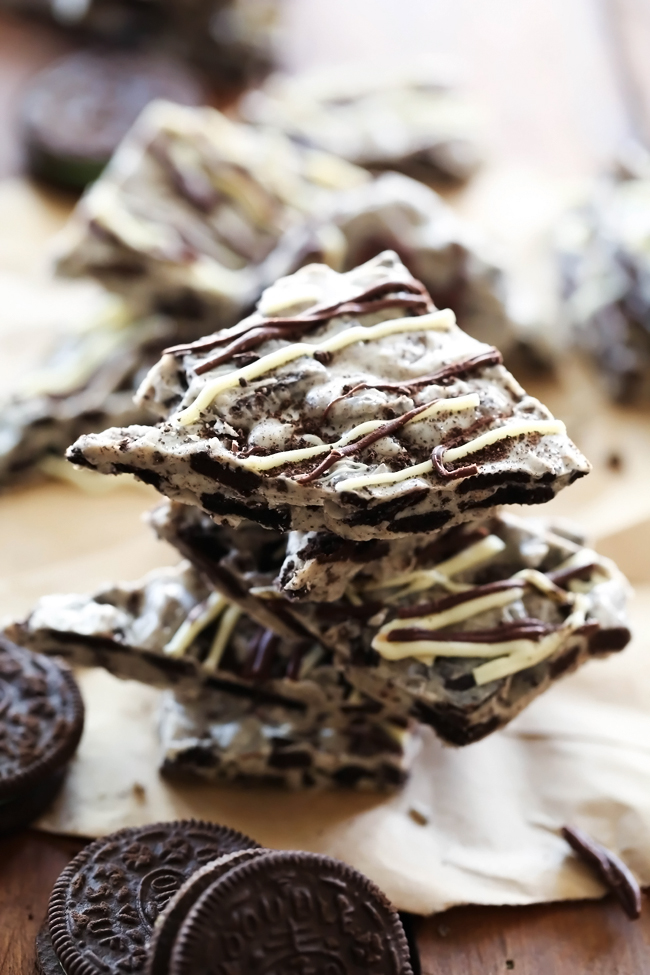 Cookies and Cream Bark... This bark is so simple to make and is packed with that yummy cookies and cream flavor! This recipe whips up in minutes and is perfect for the holidays!