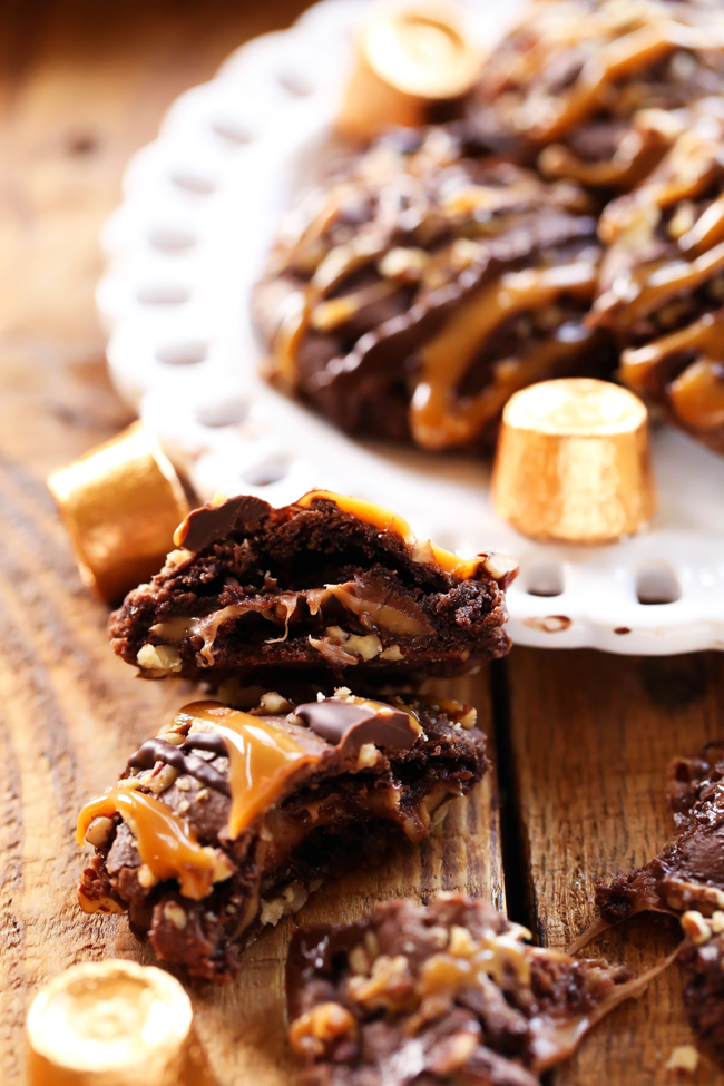 ROLO Turtle Cookies... These cookies are UNBELIEVABLY GOOD! They are ooey, gooey with a delicious crunch of pecans. They are the ultimate chocolate-caramel cookie! #sponsored