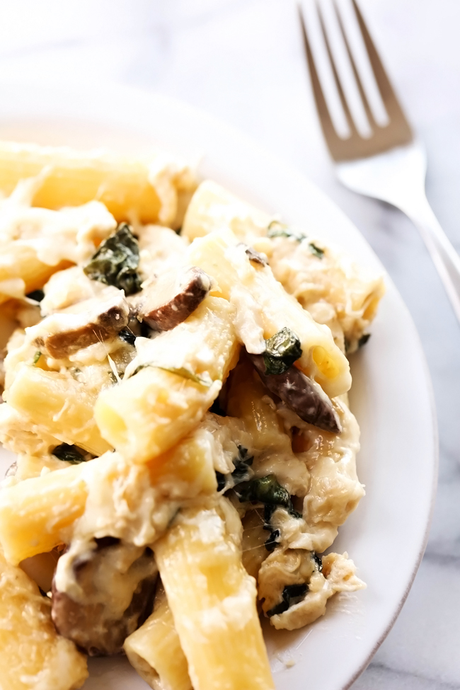 Chicken Spinach Mushroom Alfredo Casserole... This is such a flavorful and delicious meal that is really simple to make and packed with yummy ingredients! This will become a new favorite!