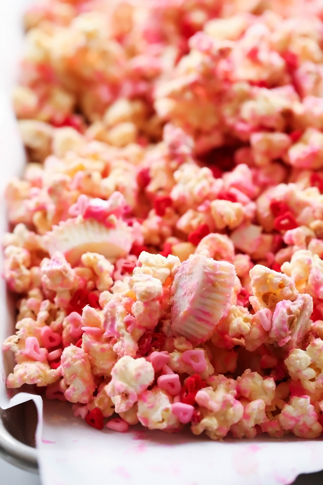 REESE'S Sweetheart Popcorn... A tasty and festive popcorn that is a delicious blend of white chocolate, peanut butter, peanuts and of course REESE's chocolates! #sponsored