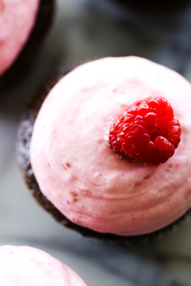 Raspberry Buttercream Frosting... A creamy and delicious frosting that is absolutely heavenly! It is made with fresh raspberries and the flavor is wonderful!