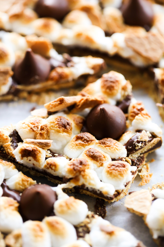 This HERSHEY'S KISSES S'more Bark could not be easier to make! This recipe is so delicious and perfect for a quick snack. It tastes just like the beloved s'more; only it is made in the comfort of your own kitchen. #sponsored HERSHEY'S Chocolate